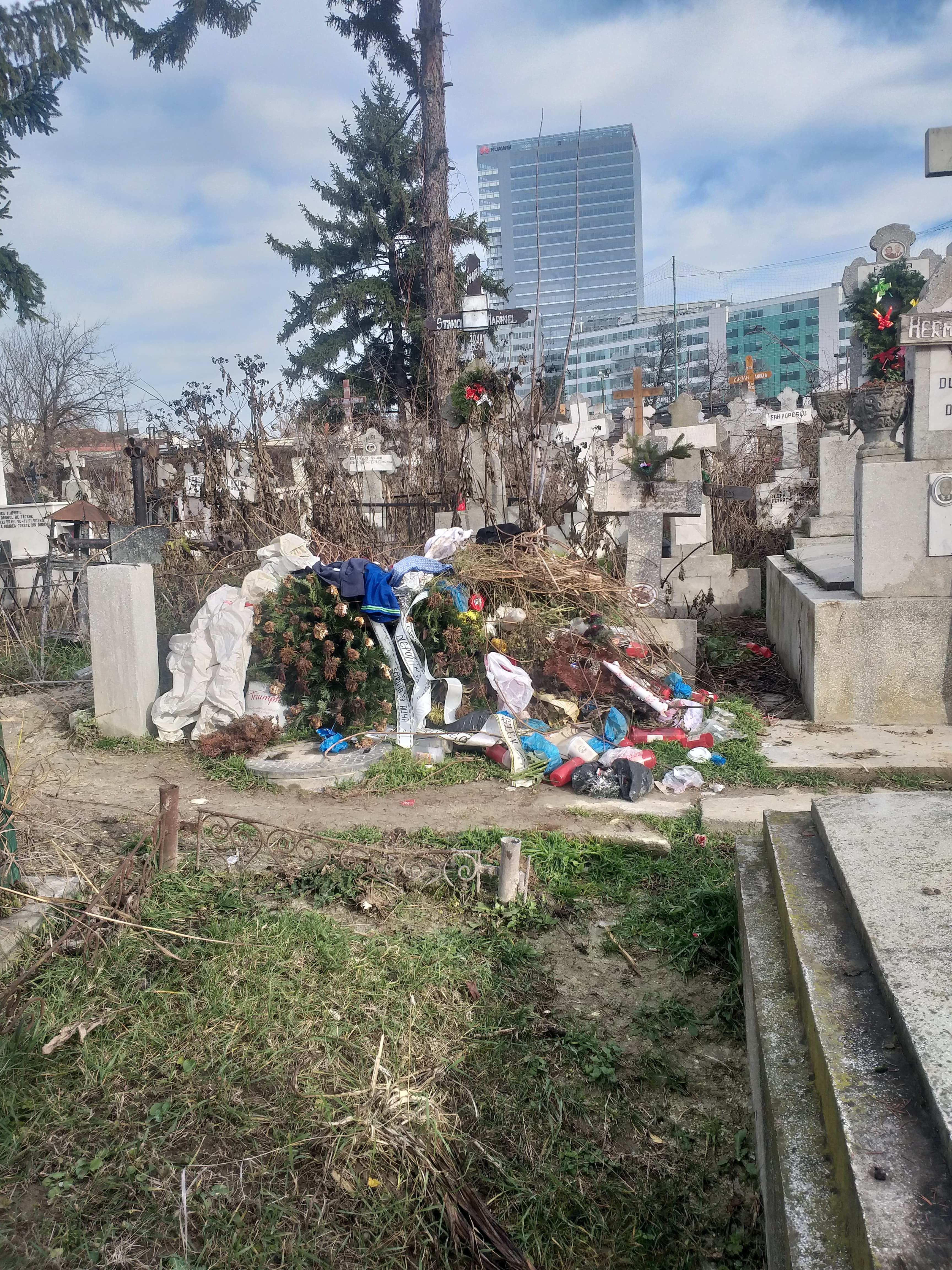 Cum am furat o coroană de flori din cimitir