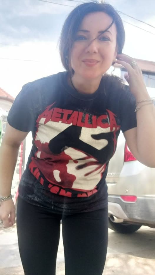 Concertul Metallica 2026: Rock, cozi virtuale și capitalism haotic