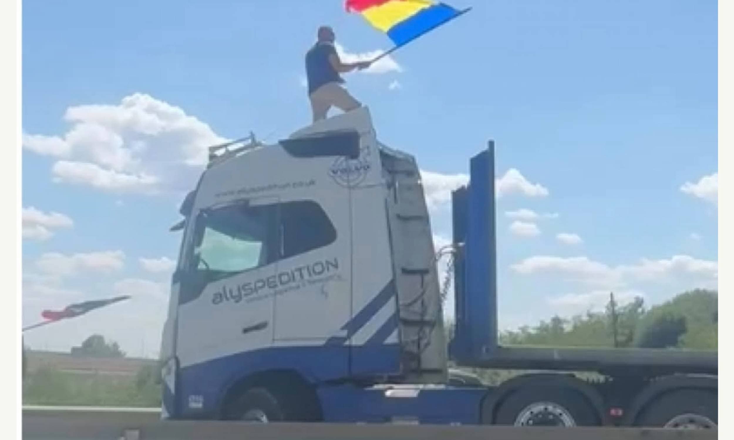 Nu e nimic patriotic! Doar oameni instabili mintal, pe care cineva i-a convins că sunt eroi într-un război care există doar în capul lor.