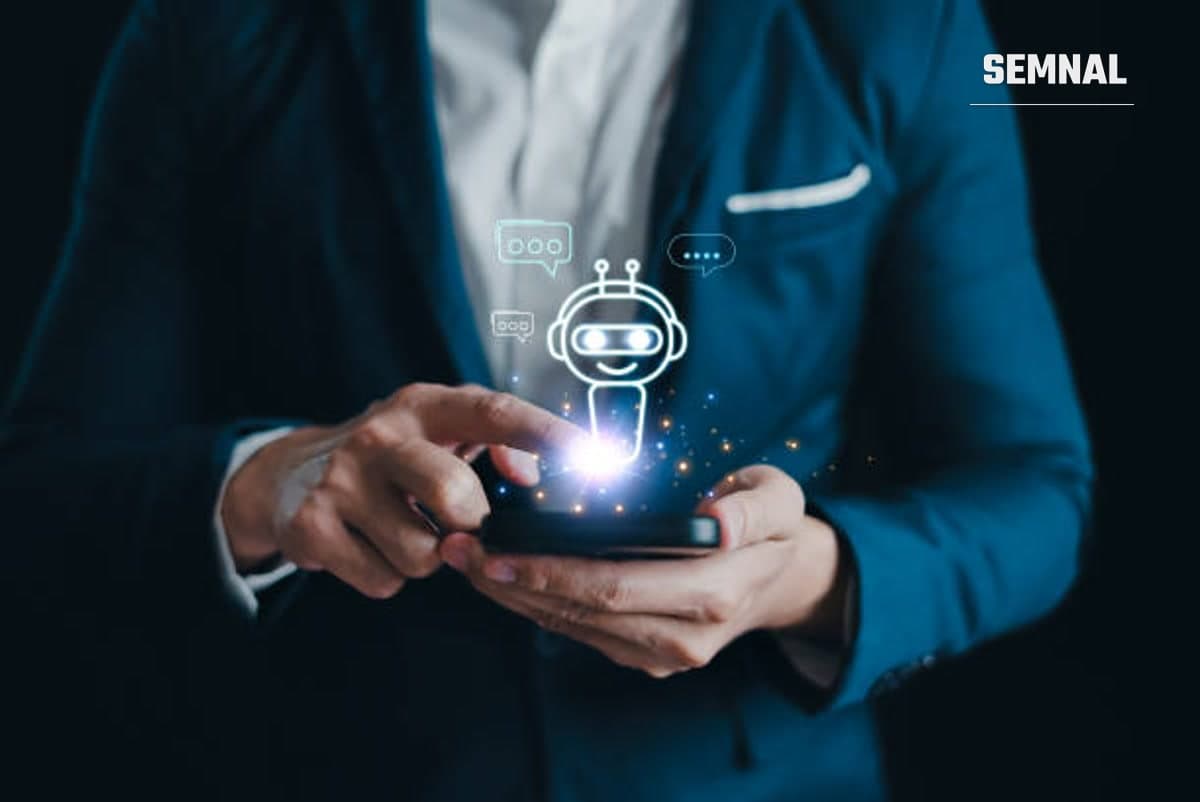 In imagine se afla un om care vorbeste cu un robot la telefon