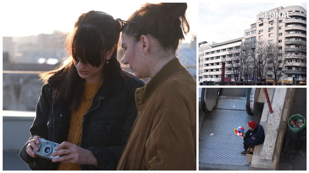 In imagine se văd două persoane care fac fotografii in Piața Romană.