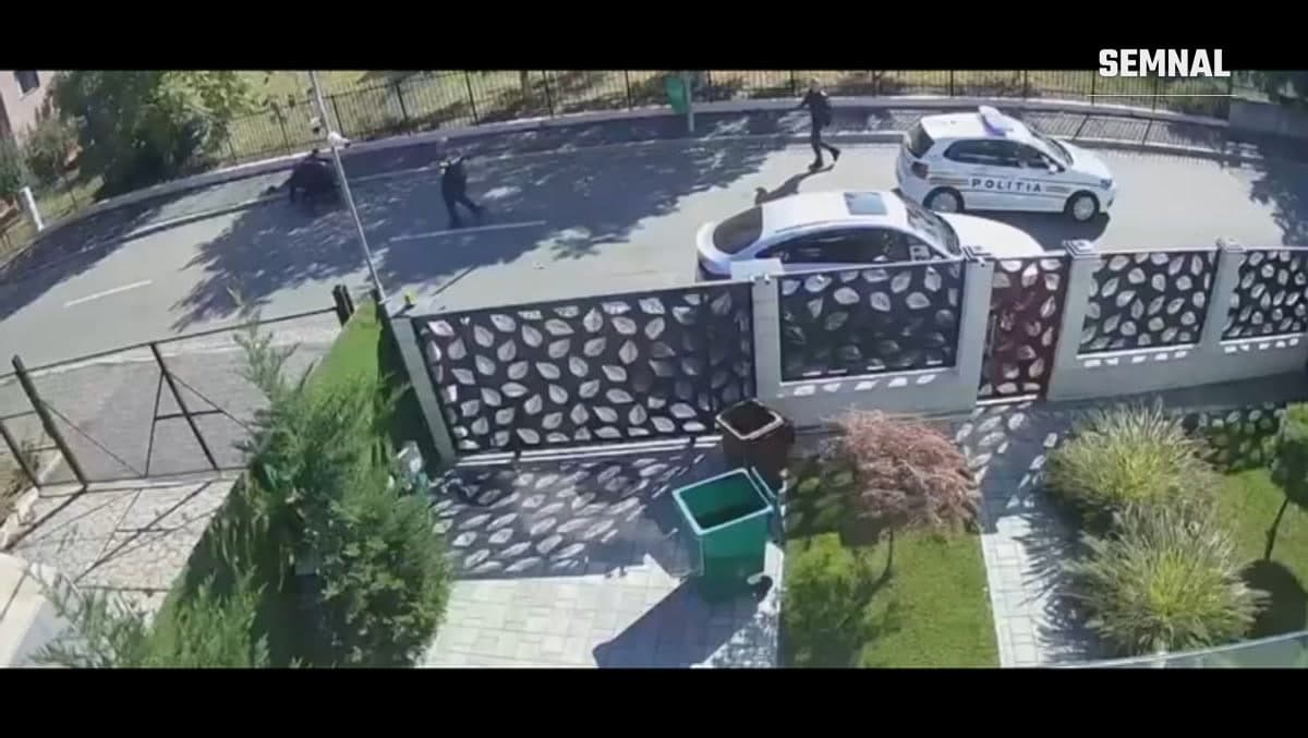 Un bărbat amenință polițiștii din sectorul 6 cu un cuțit.