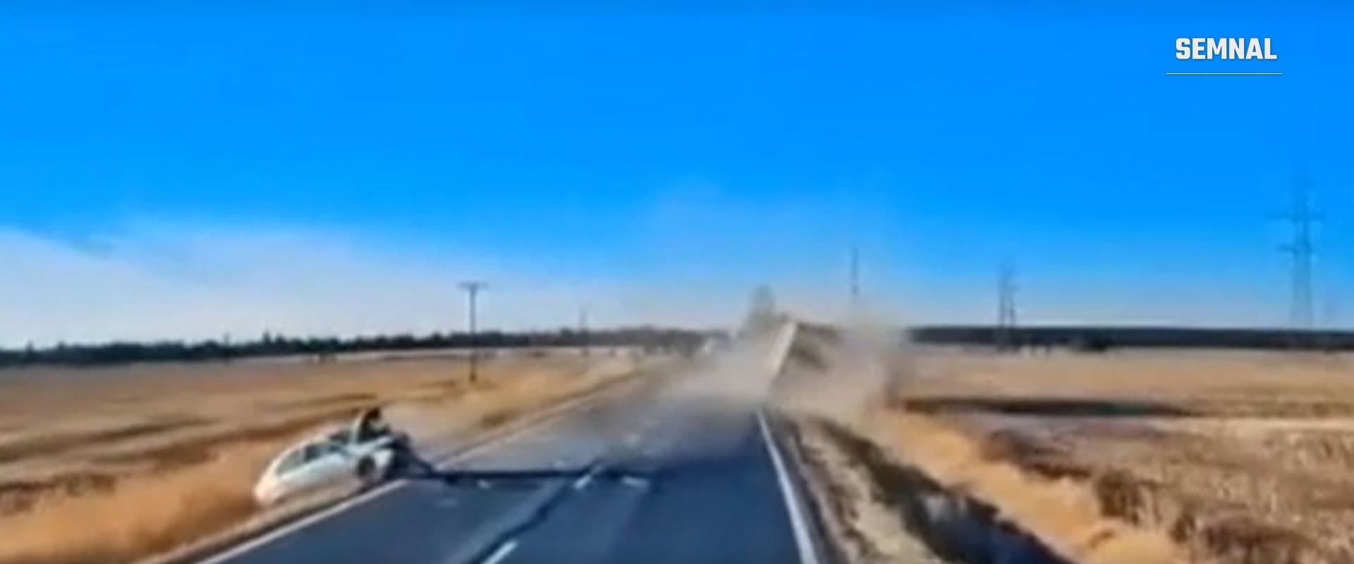 În imagine se poate vedea momentul impactului dn Mehedinți.