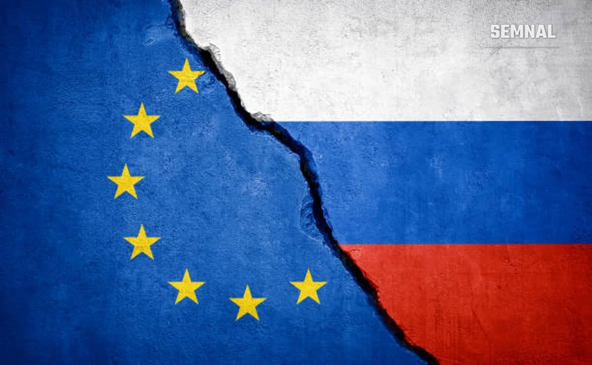 Steagurile Uniunii Europene și cel al Rusiei despărțite ptrintr-o ruptură.