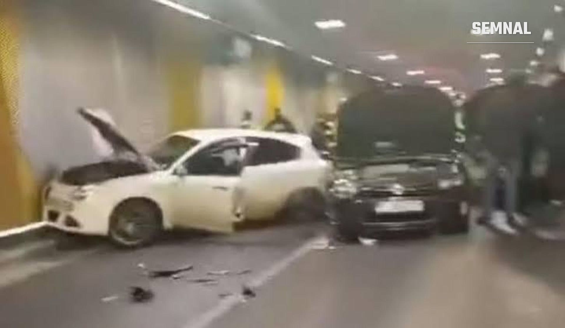 In imagine sunt cele doua masini care s-au ciocnit in Pasajul Unirii.