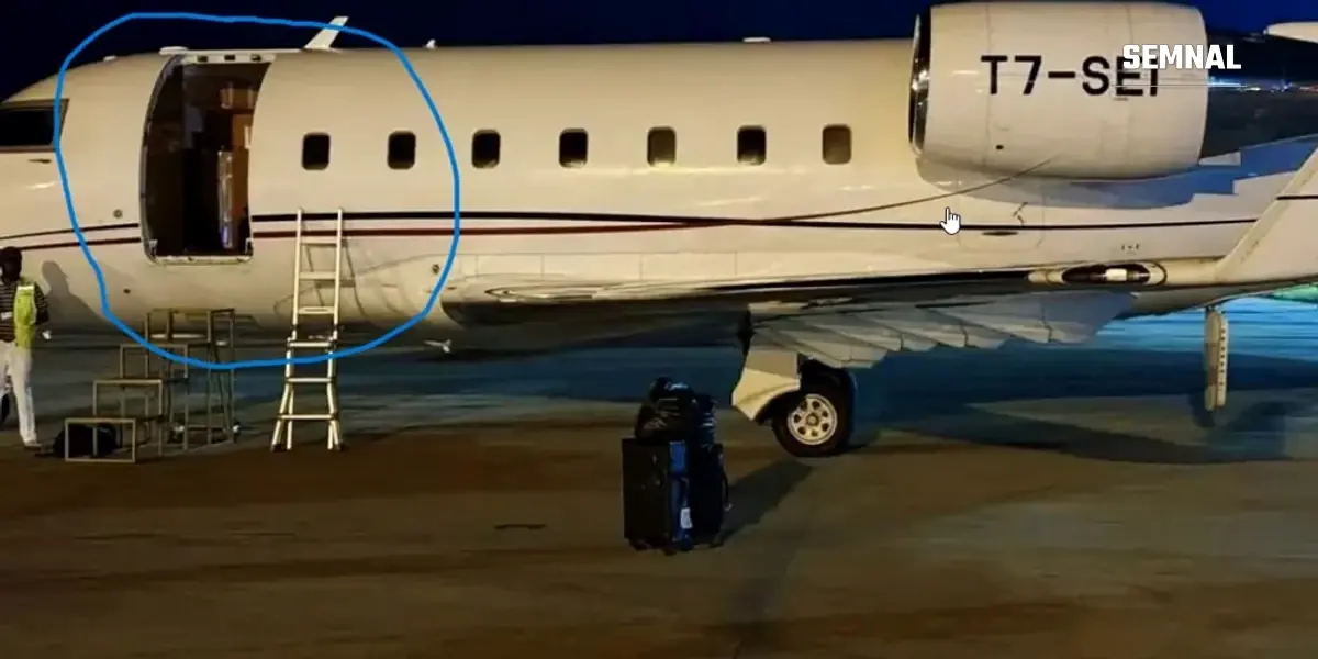 Avion de pasageri care și-a pierdut ușa.