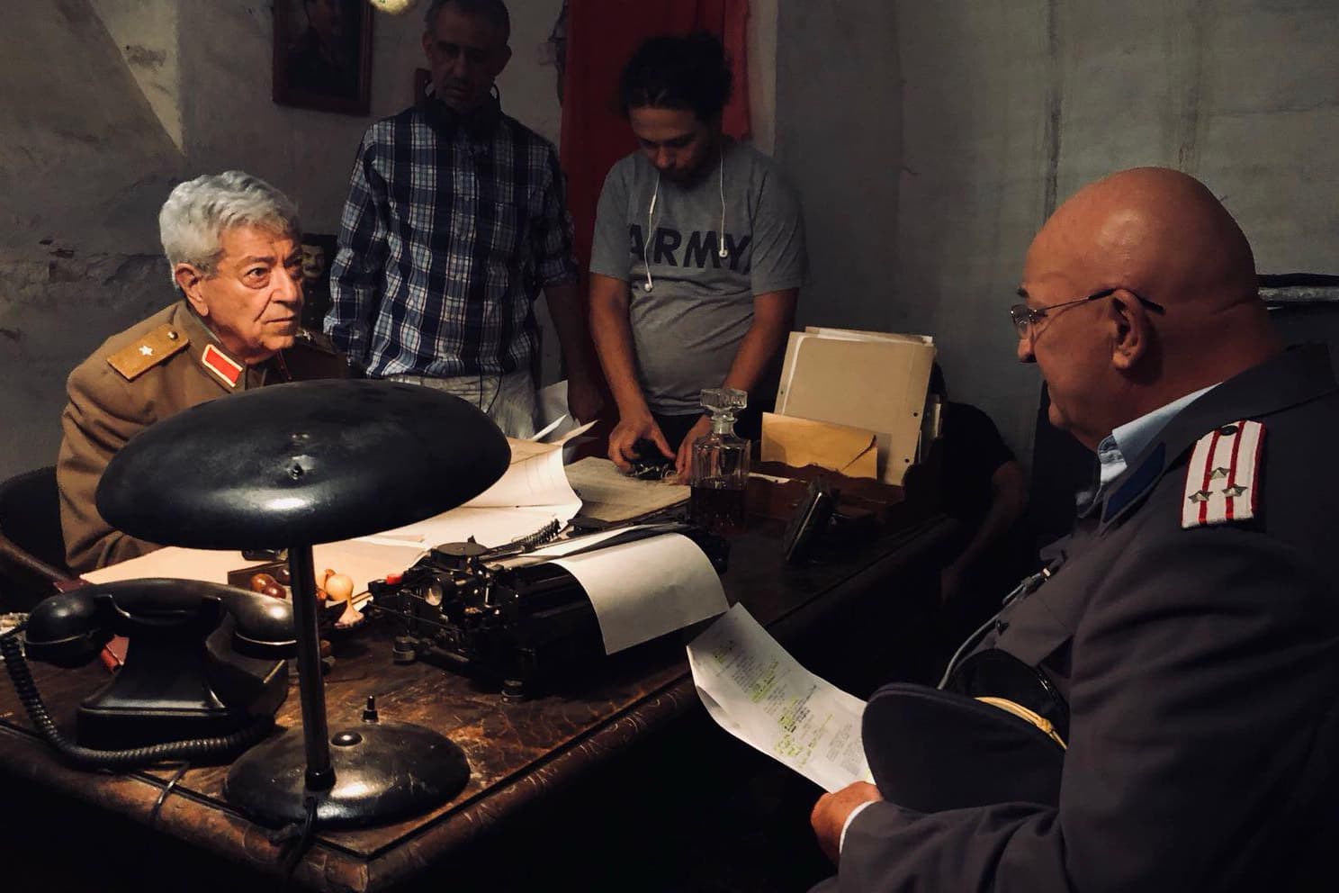 Filmul “Între chin și amin”, o biografie de răni vii