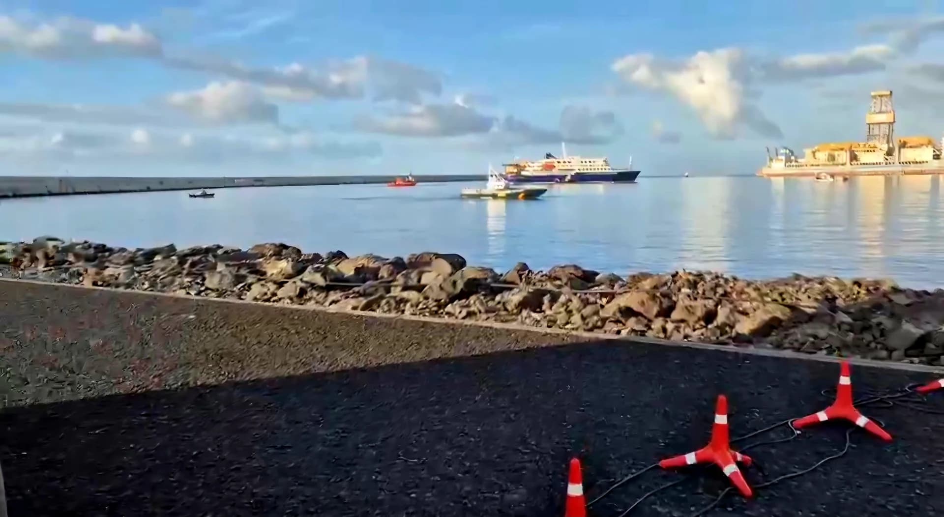 Pasagerii de pe MV Hondius sunt debarcați după ce nava a primit acces în portul din Tenerife