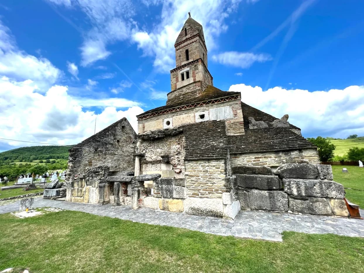 Biserica „Sfântul Nicolae” din Densuș: Templul Valahilor și istoria sa