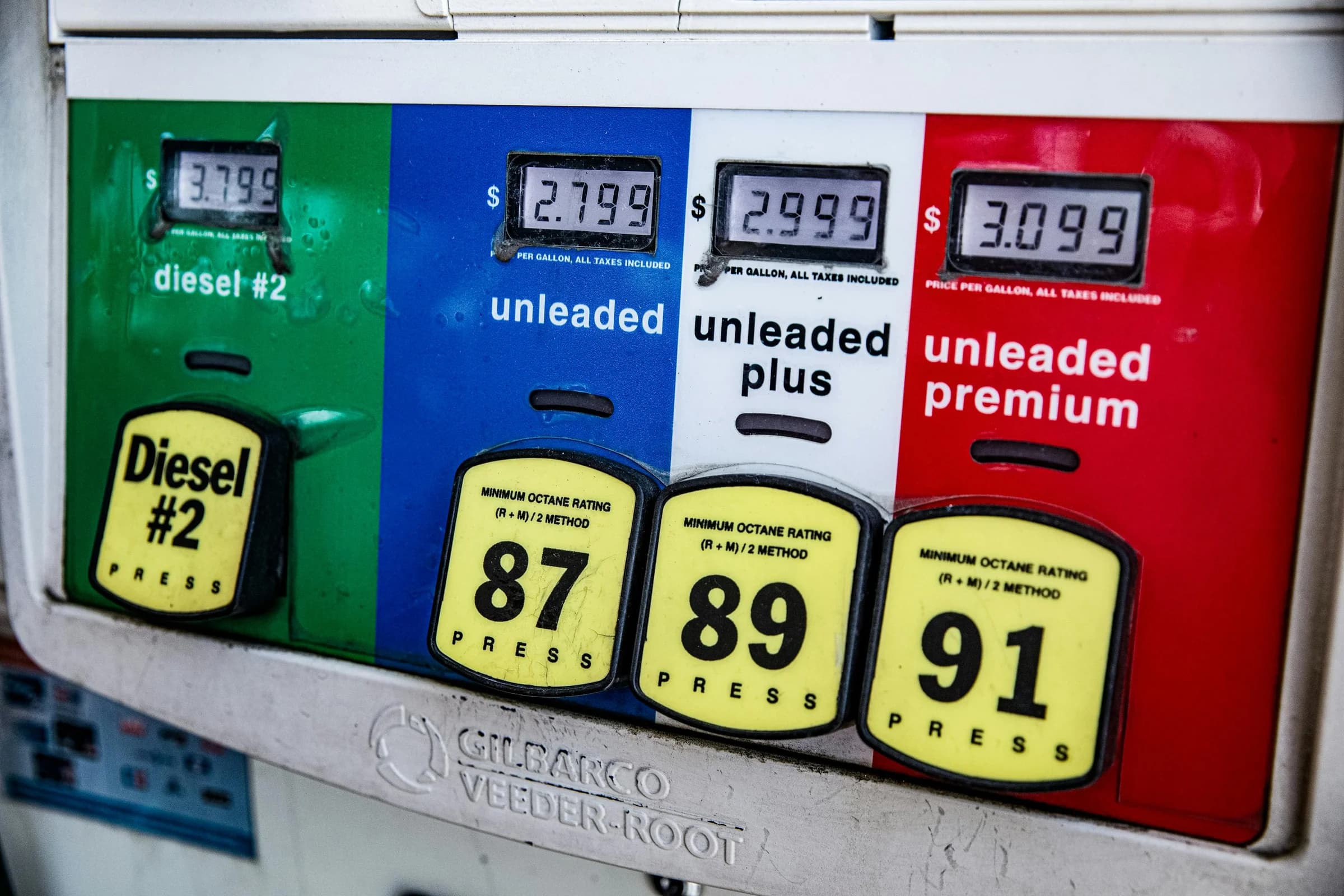 Prețul petrolului scade pe fondul dialogului SUA-Iran
