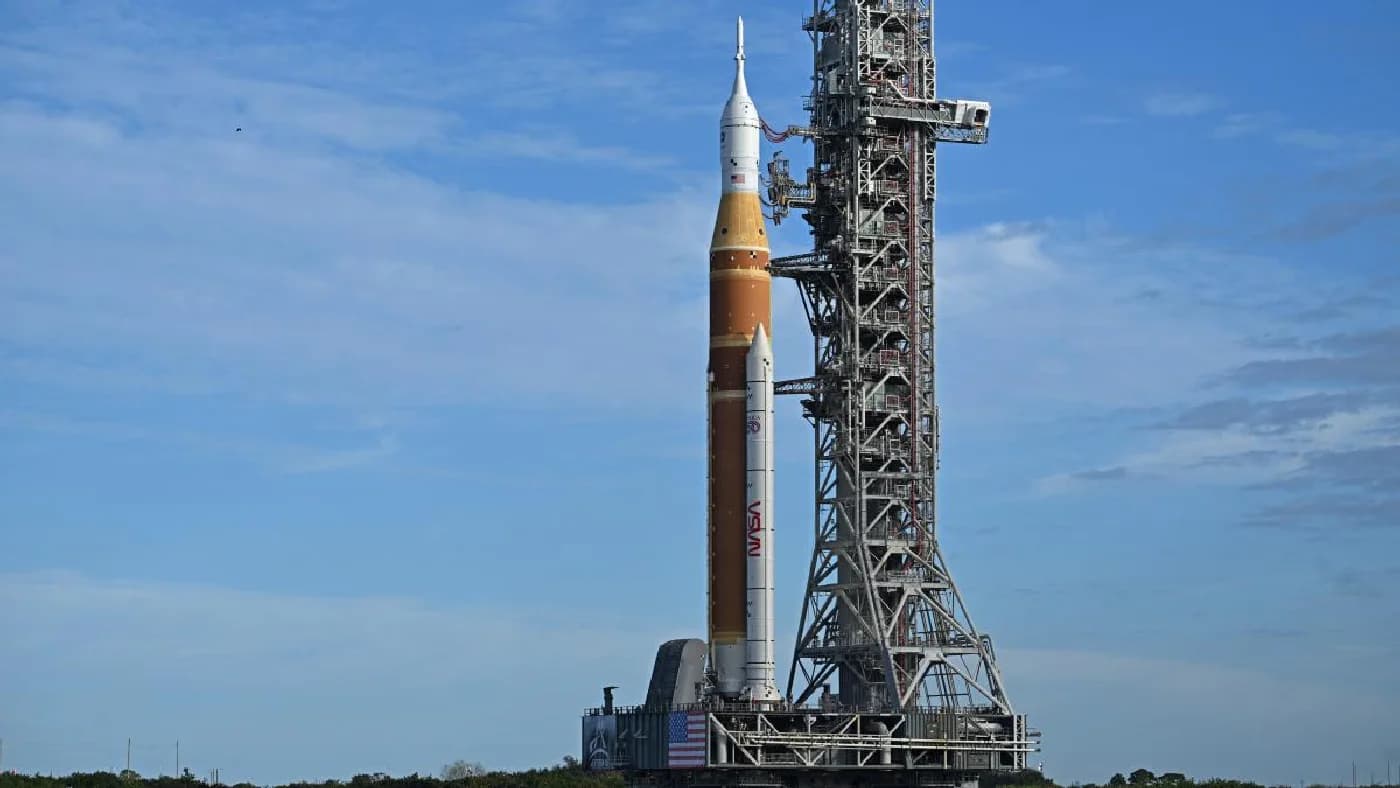 Racheta lunară Artemis a NASA gata de misiune