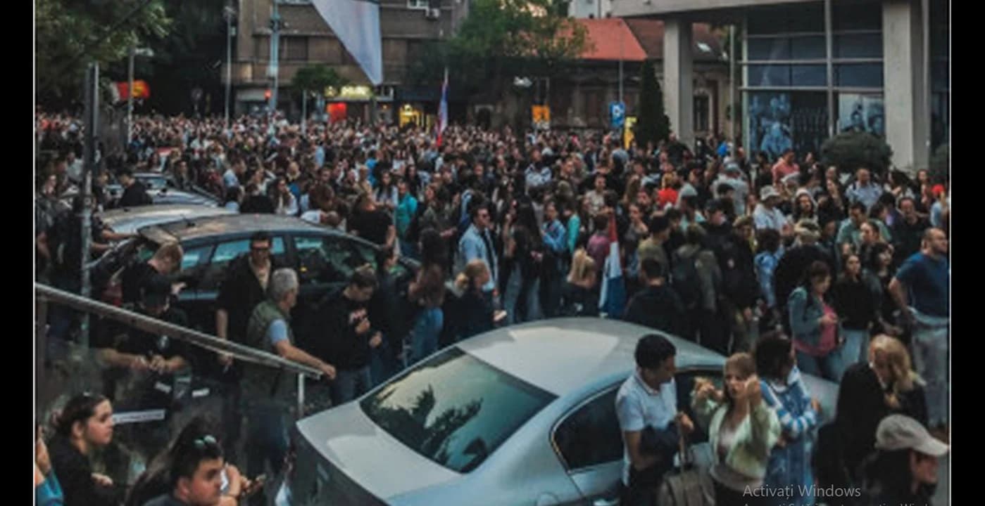 Protestatari pe străzile din Belgrad