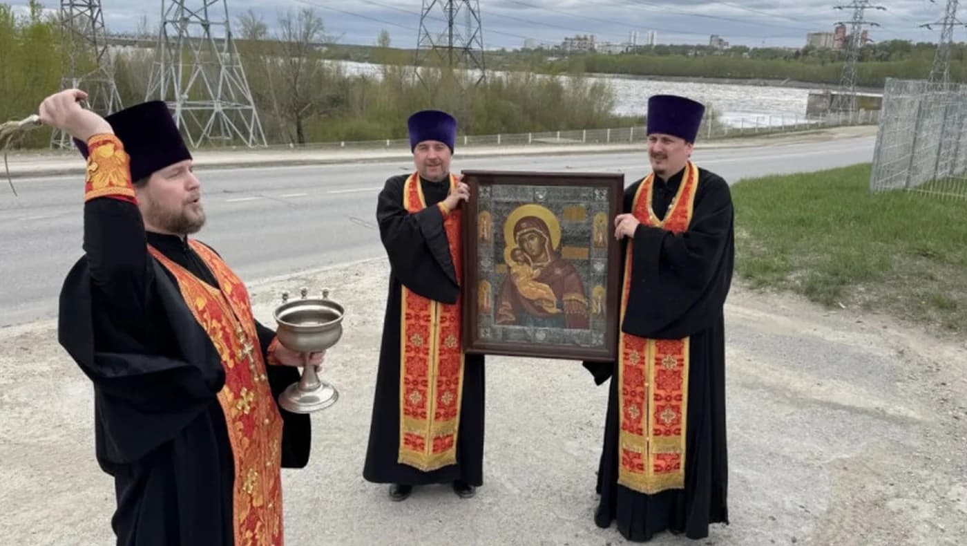 Preoții ruși au făcut procesiune cu icoane la Perm
