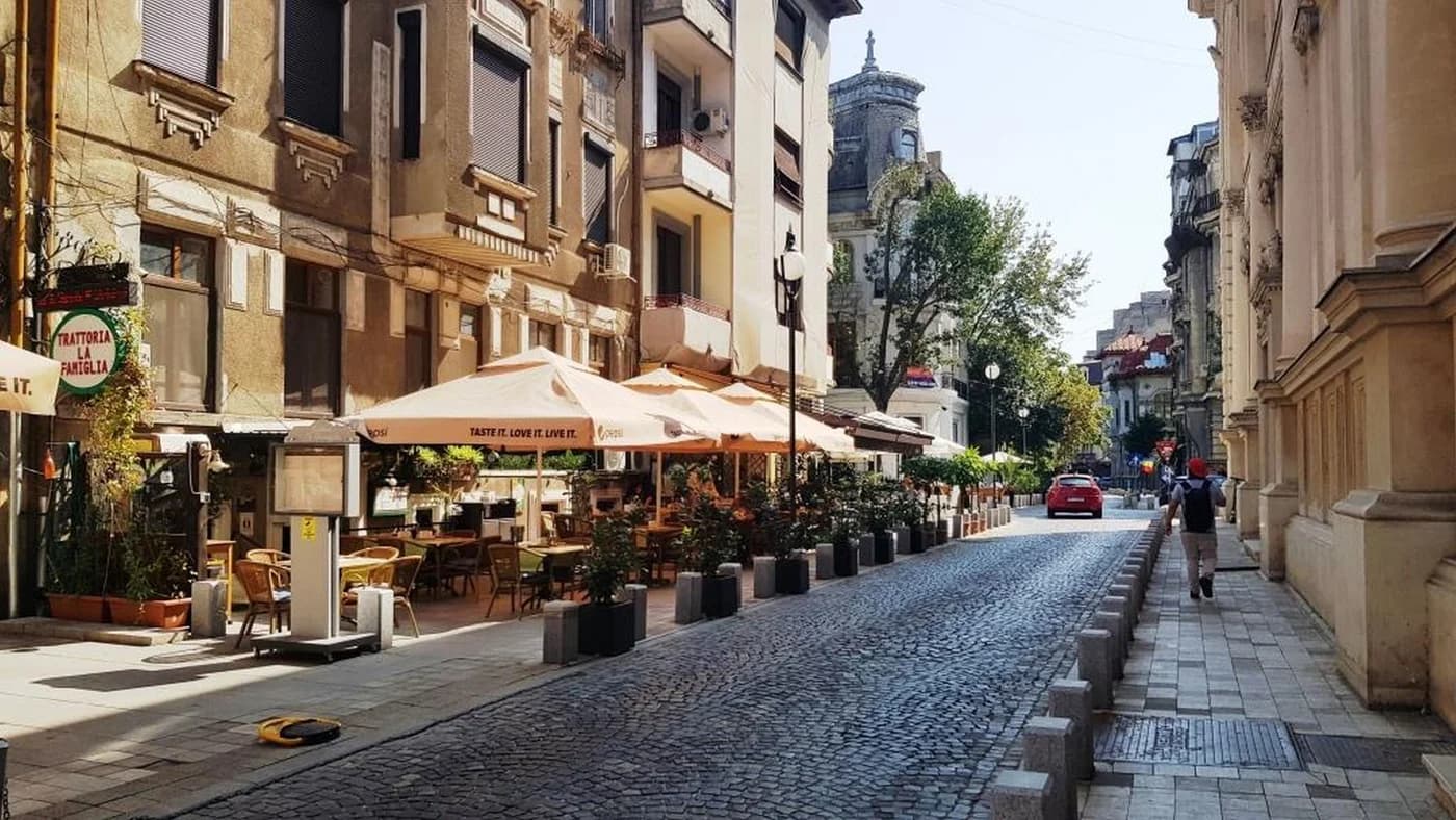 Terasa restaurantului MACE, desființată de Primăria Capitalei
