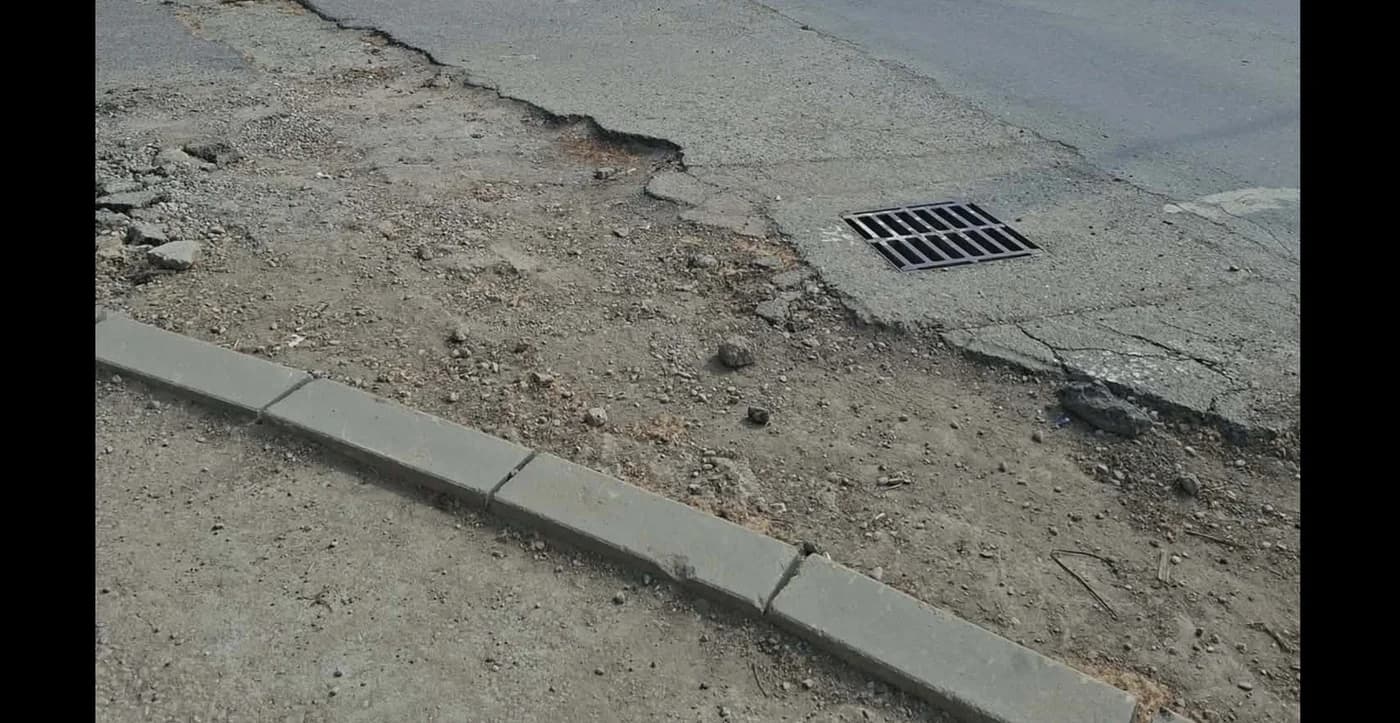 Daune de 25.000 de lei pentru o stradă neasfaltată din Arad