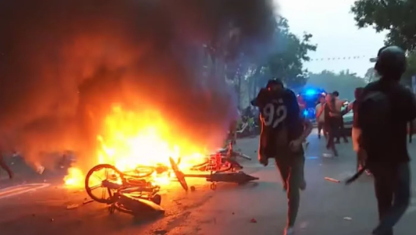 Sute de arestări la Paris după victoria PSG în finală