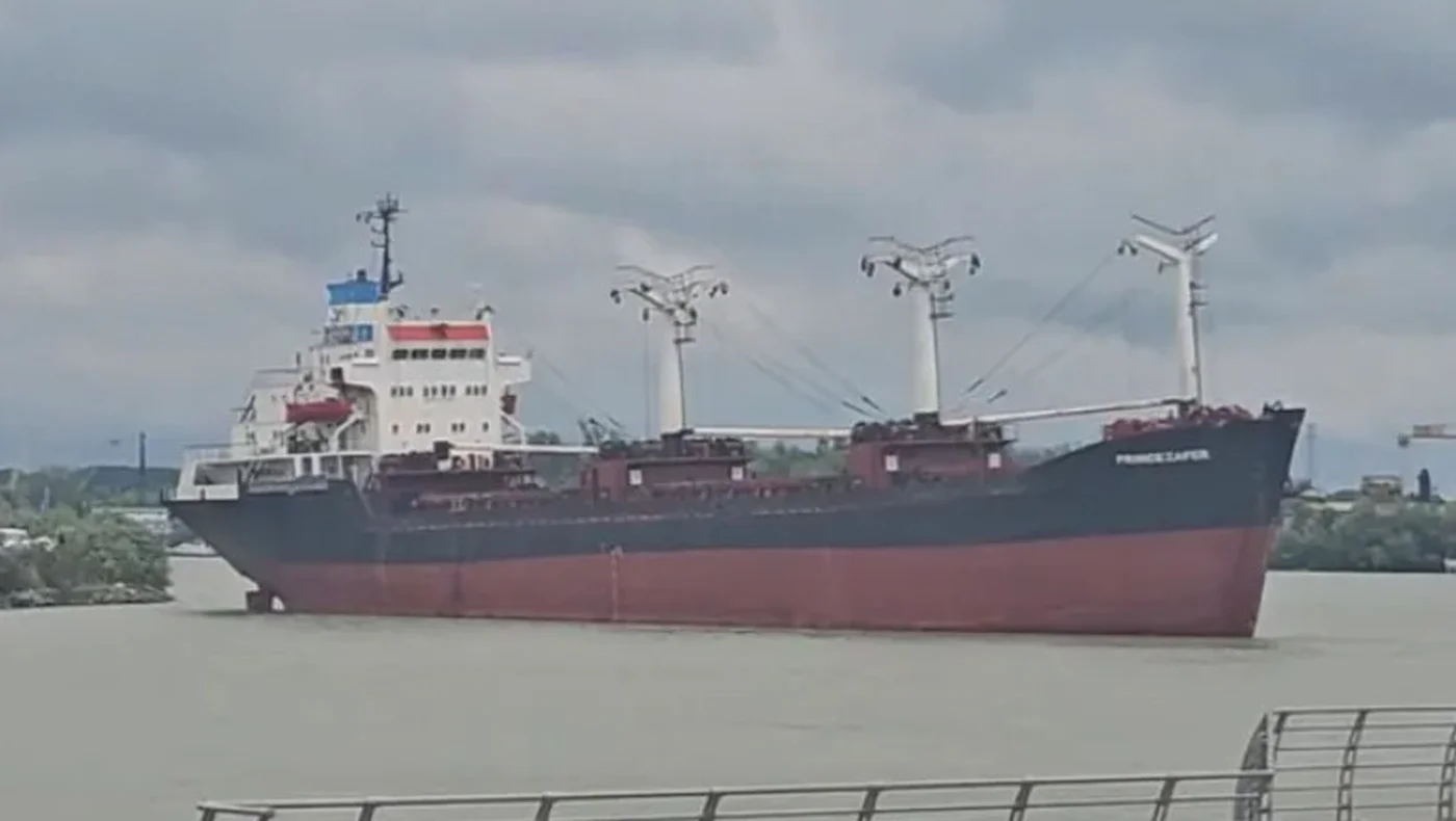 Accident naval la Tulcea: vaporul a lovit pontonul