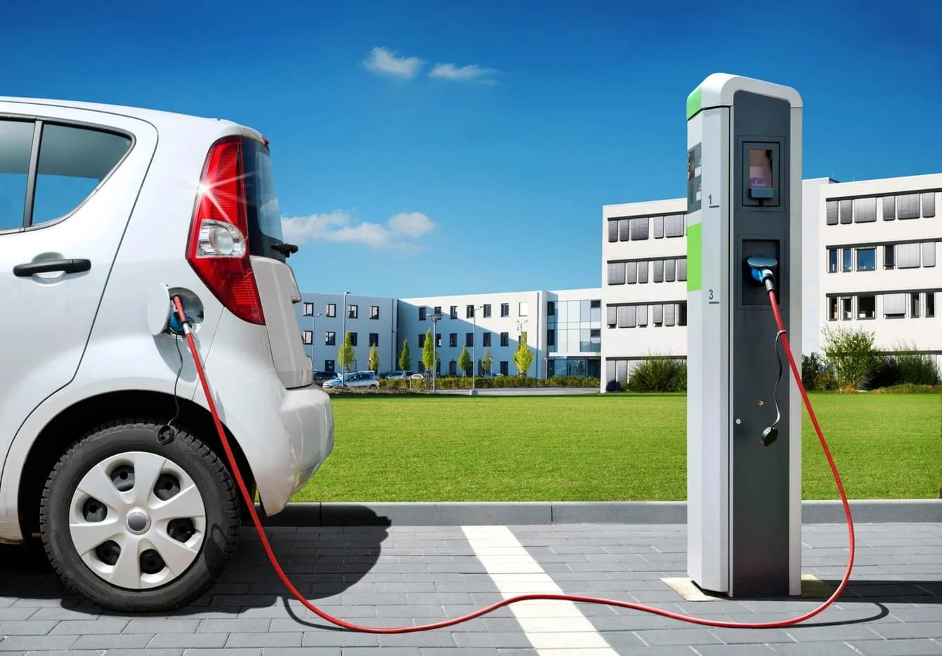 Nicușor Dan promulgă legea pentru stațiile electrice