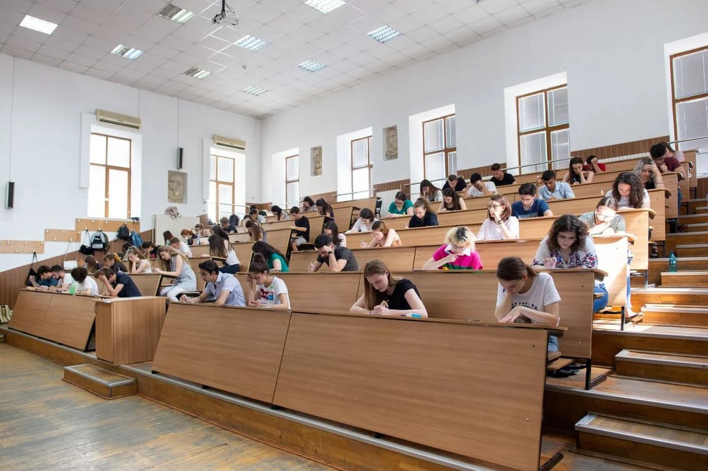 Generația Z și lectura: profesorii văd un recul