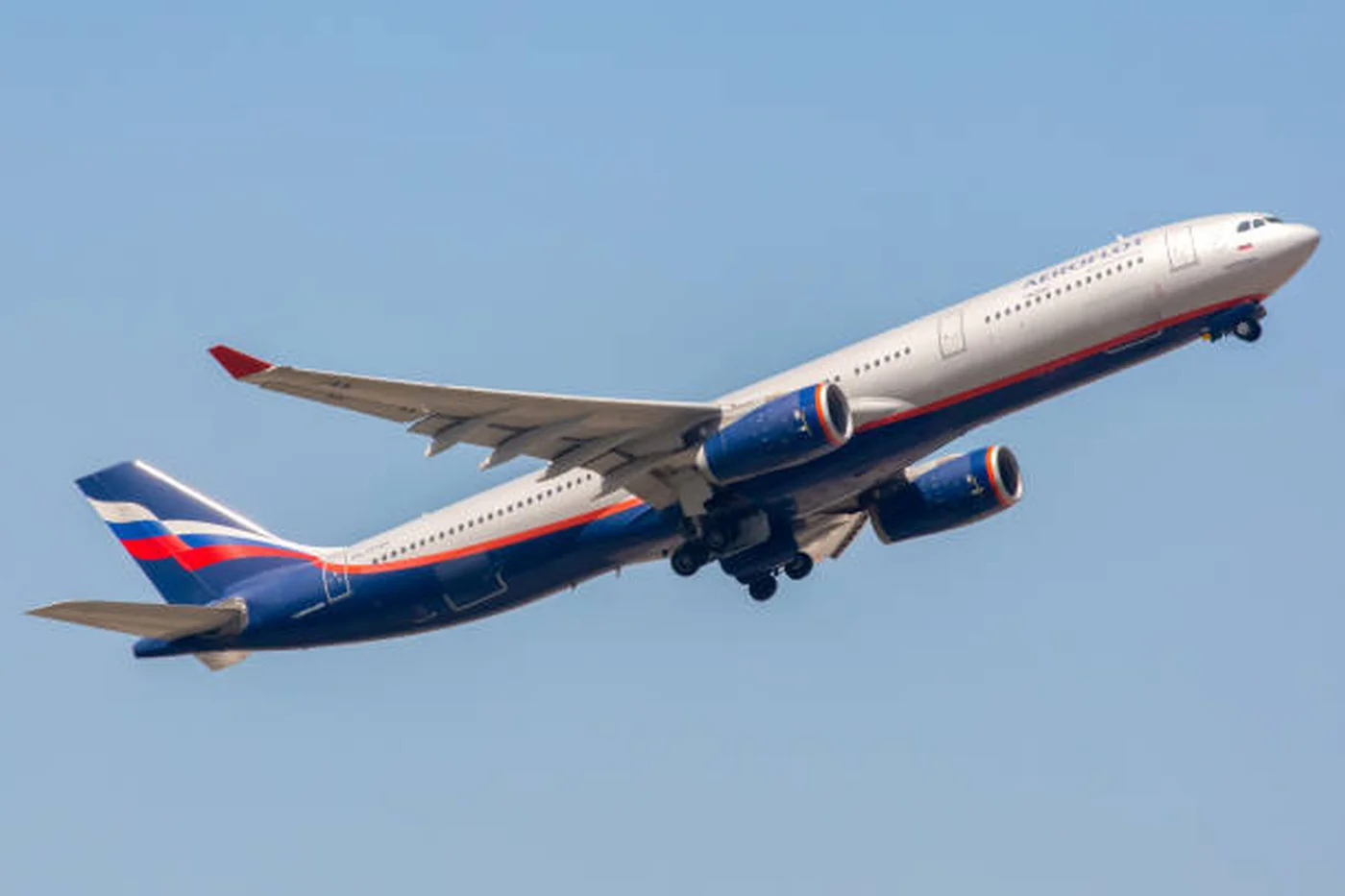 Avion lovit de fulger, întors din drum cu 217 pasageri