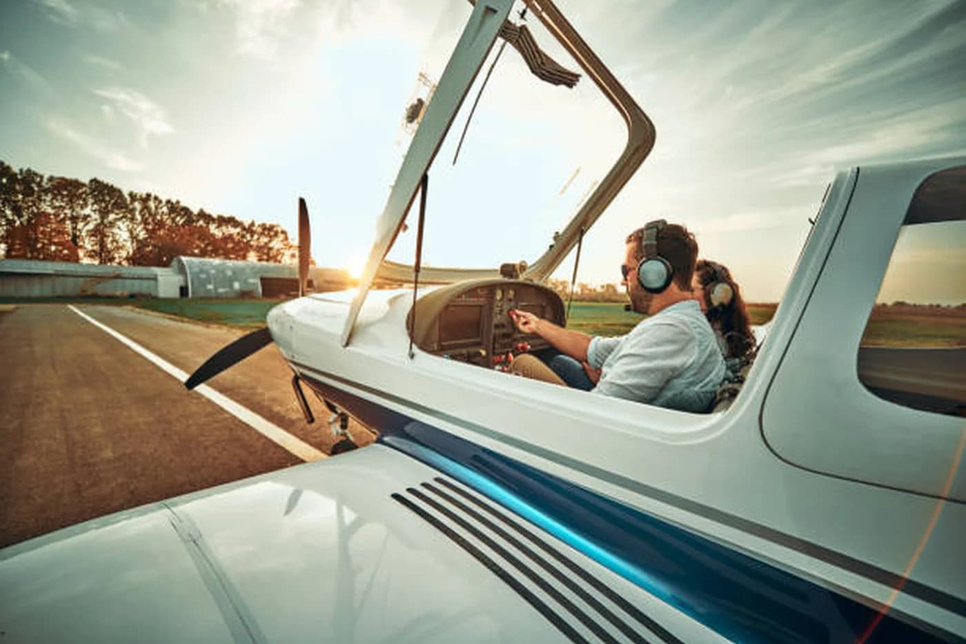 Un instructor de zbor din Argentina, s-a aruncat din avion