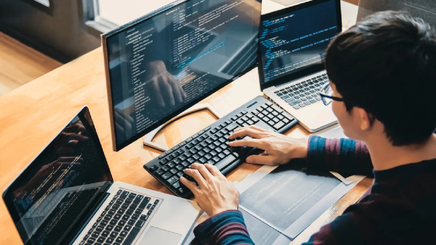 România rămâne în zona roșie a digitalizării tinerilor