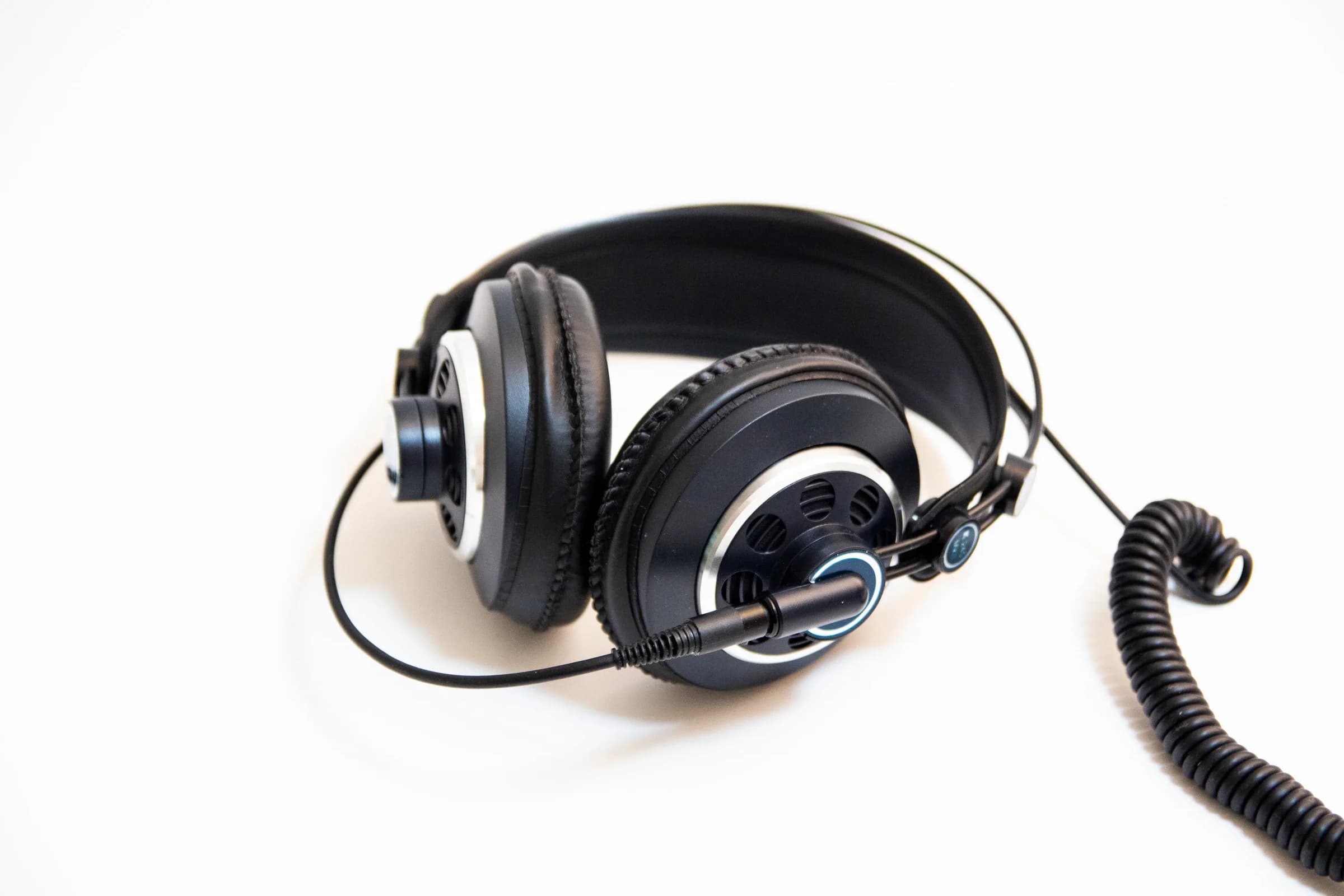 Căștile audio și riscul ascuns pentru auz