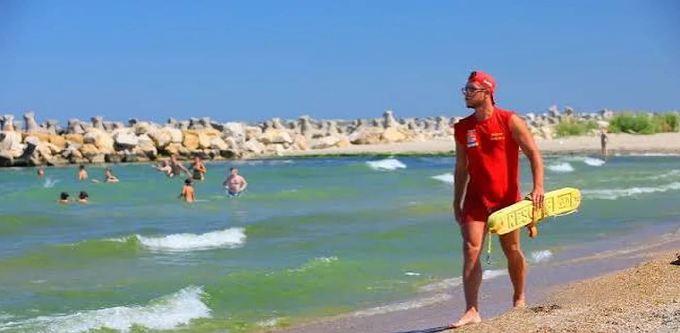Scene dramatice pe litoral! Un adolescent, salvat în ultima clipă de la înec