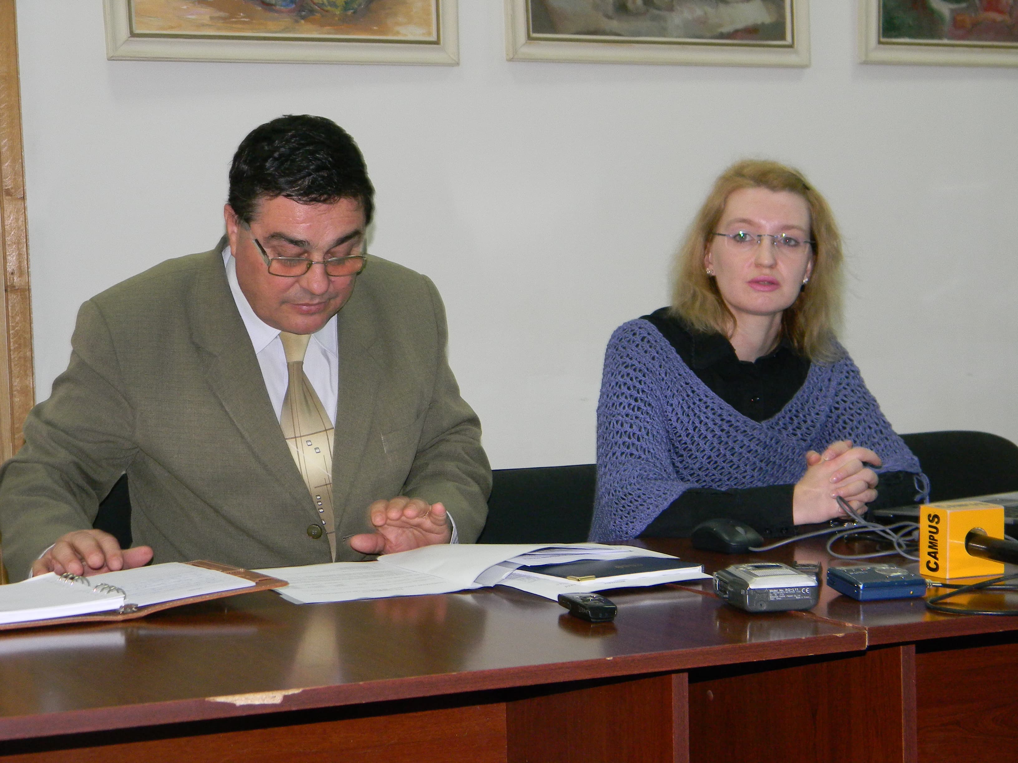 Ialomita - Soferii microbuzelor scolare, transformati de inspectoratul scolar in muncitori buni la toate