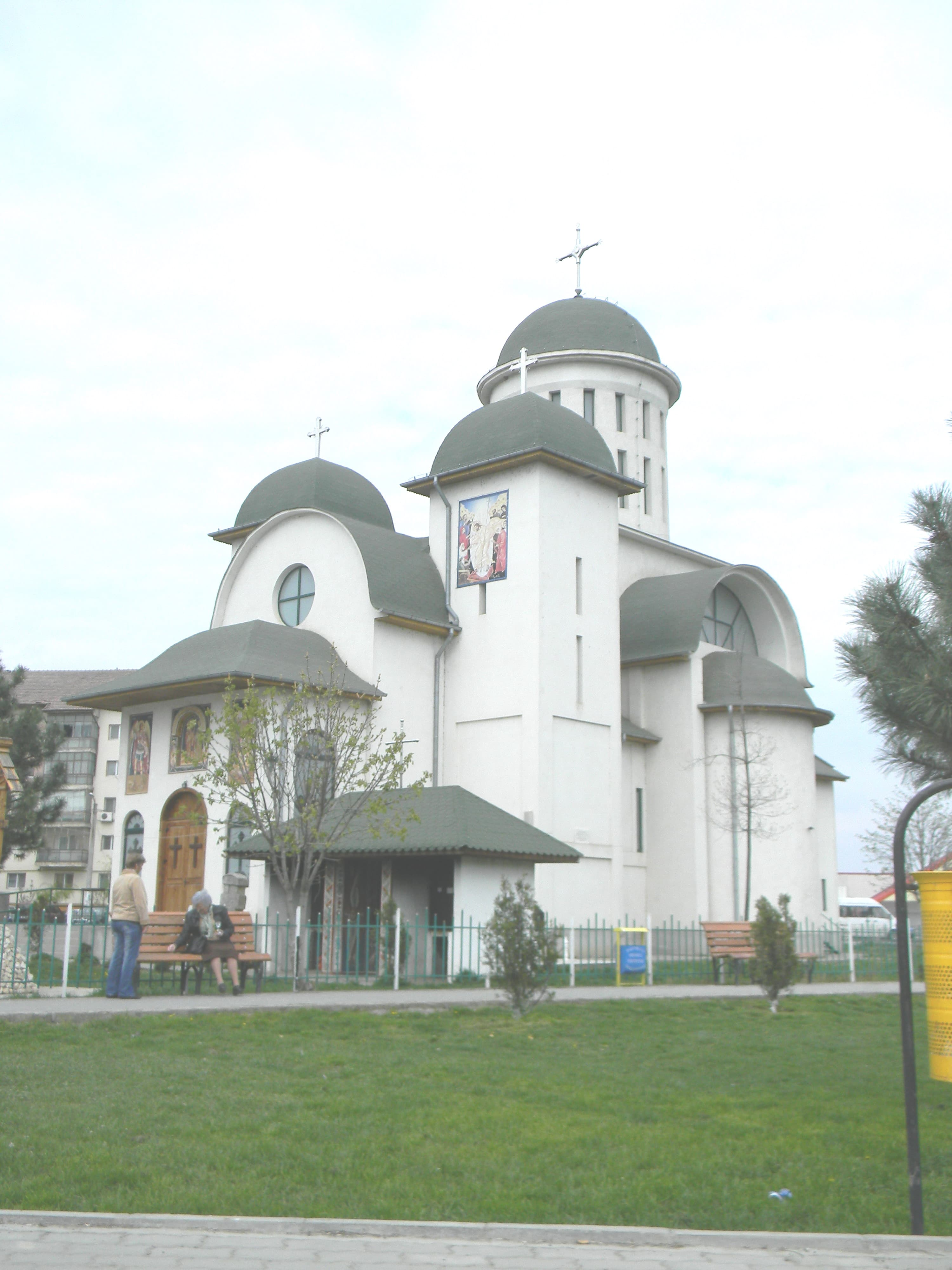Indignare în rândul enoriaşilor, faţă de comportamentul preotului paroh al Bisericii „Sf. Impăraţi Constantin şi Elena” din Urziceni