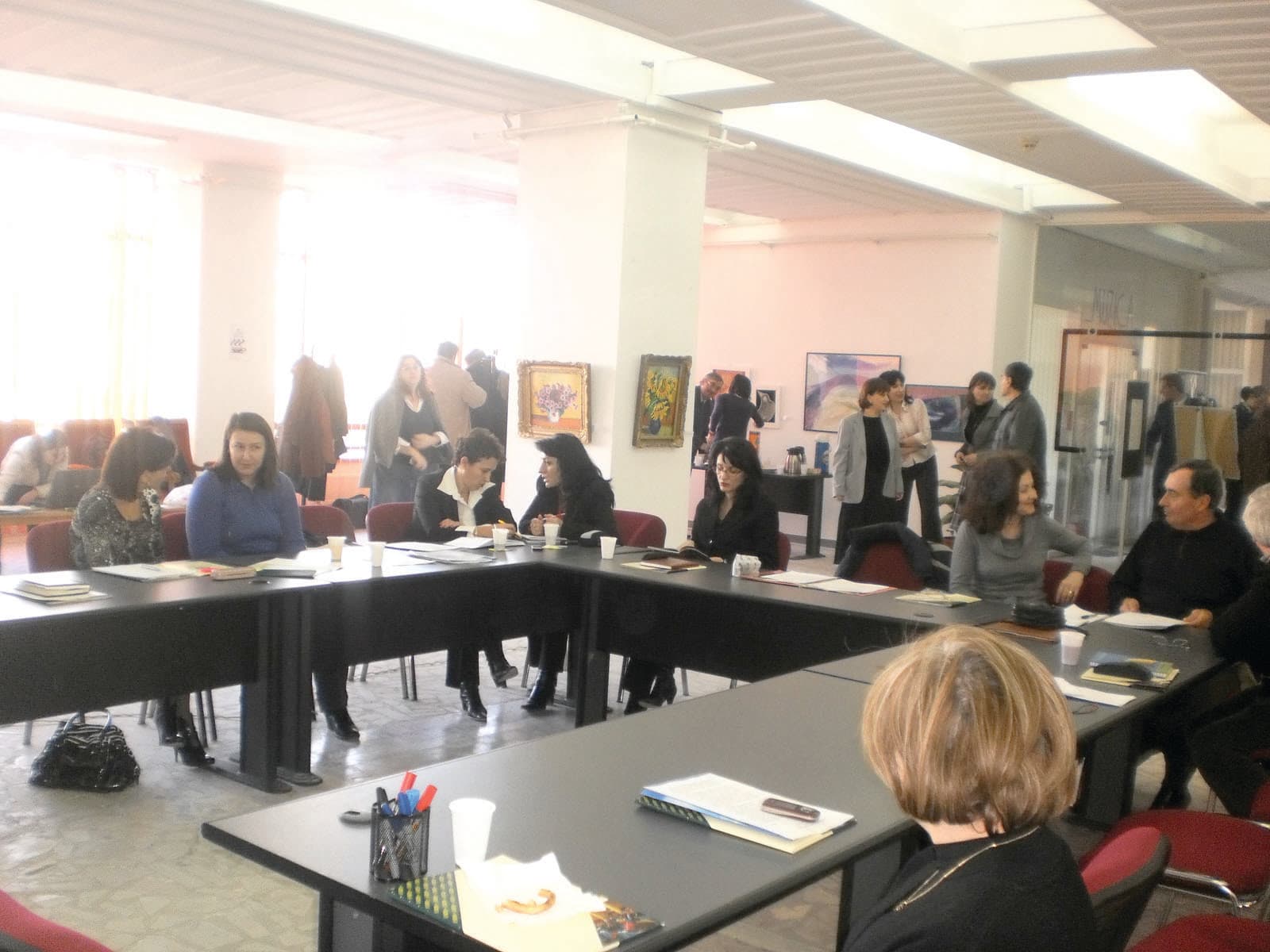 Zeci de reprezentanti ai Asociatiei Nationale a Bibliotecarilor din Bibliotecile Publice din Romania, prezenti la Slobozia