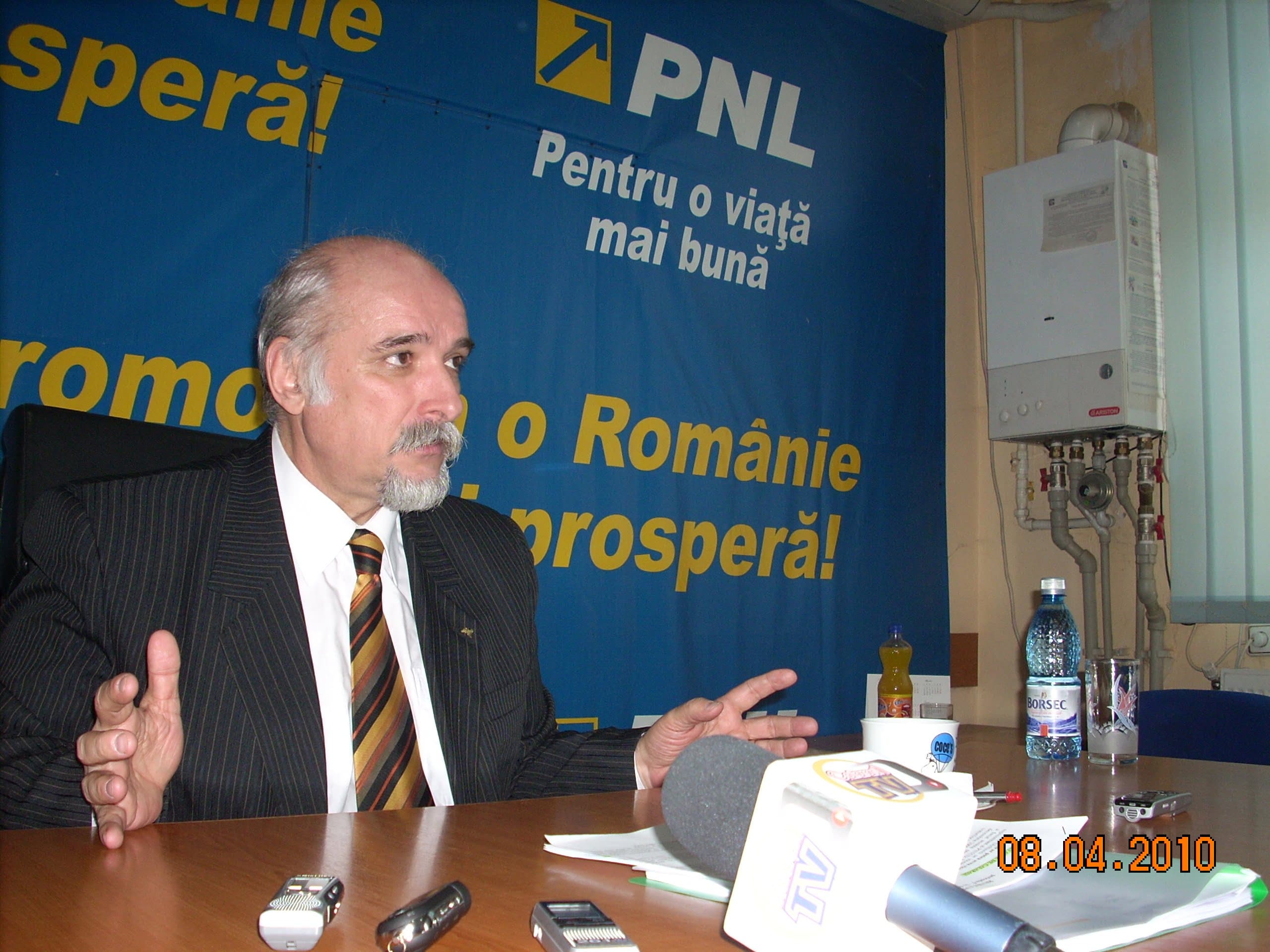 Protocolul altereaza memoria - Dupa ce l-a criticat pe Filipescu (PNL), Pascu (PC) este nevoit sa aiba o alta atitudine