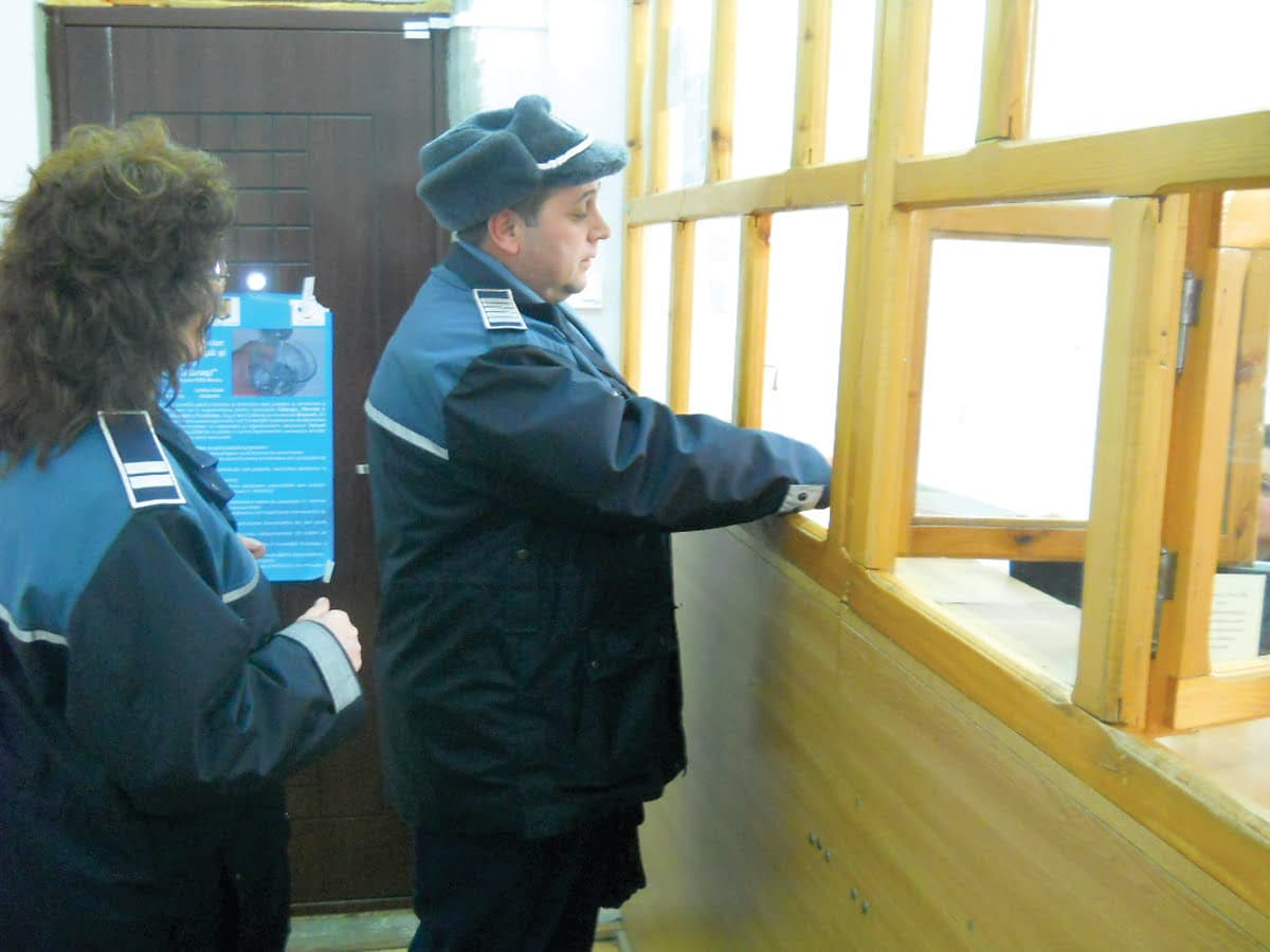 Unitatile de schimb valutar, luate la control de politisti
