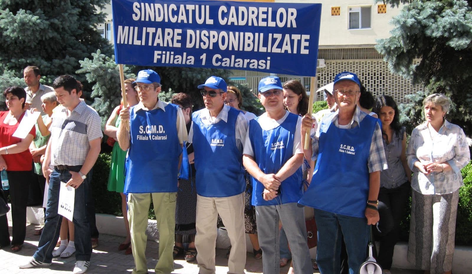 Aproximativ 150 de sindicalişti vor picheta vineri sediul PDL din Călăraşi