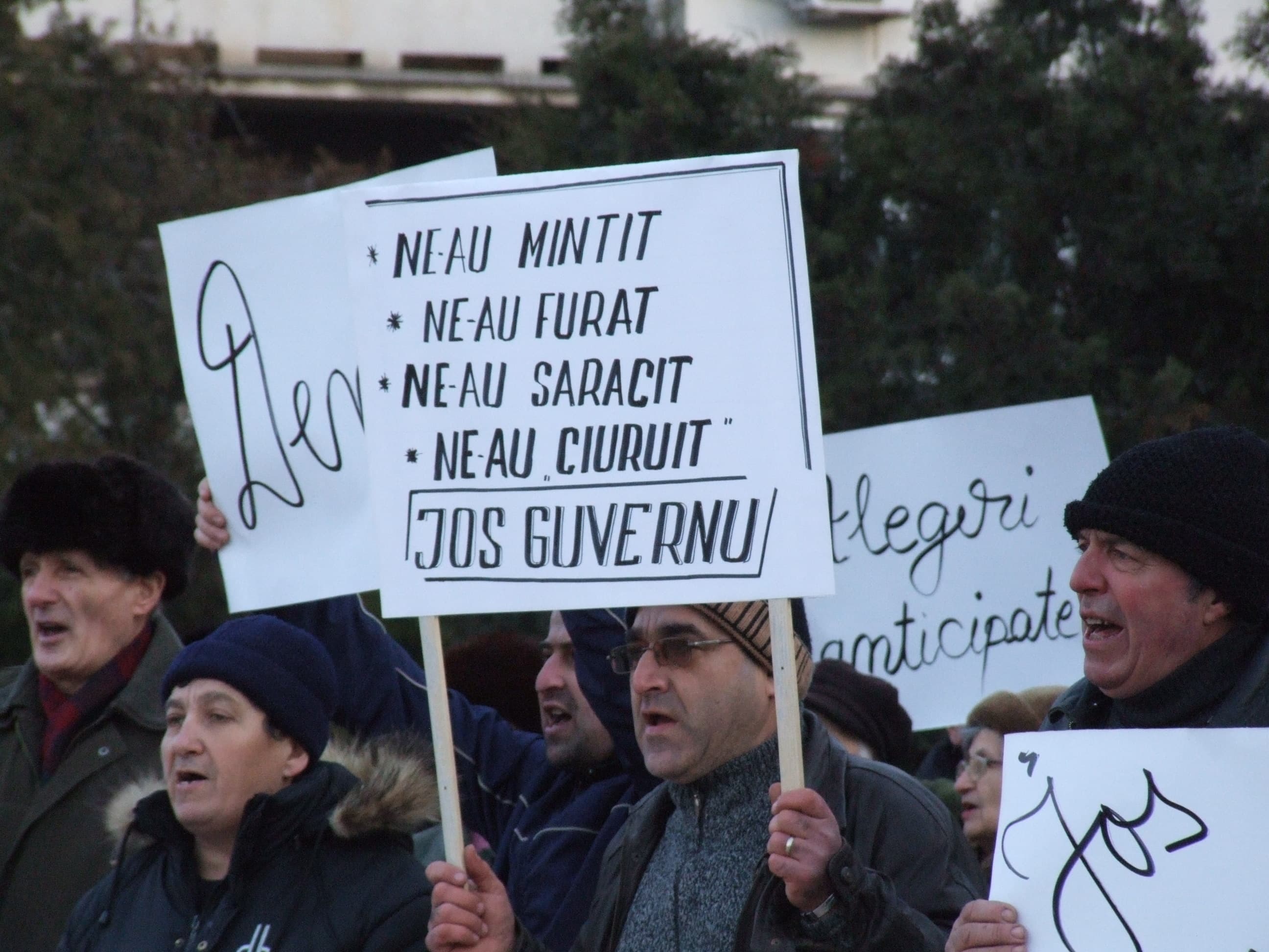 Giurgiuvenii au ieşit in strada strigand “Jos Basescu!”