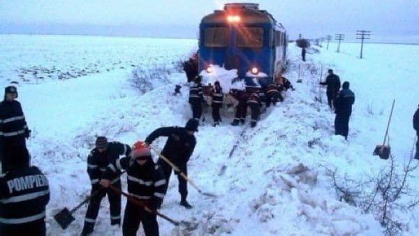 Braila - Fotbalistii echipei Otelul Galati, blocati in tren la Faurei, salvati cu elicopterul — Sport