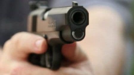 Ce-au mai făcut românii la votare: În Timiș, un bărbat a intrat în secția de votare cu o armă