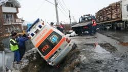 Buzau - Ambulanta implicata intr-un accident rutier — Societate