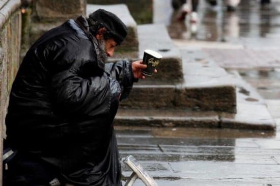 a-transformat-cersetoria-in-afacere-un-barbat-de-etnie-roma-a-facut-bani-frumosi-din-cersit-in-253661