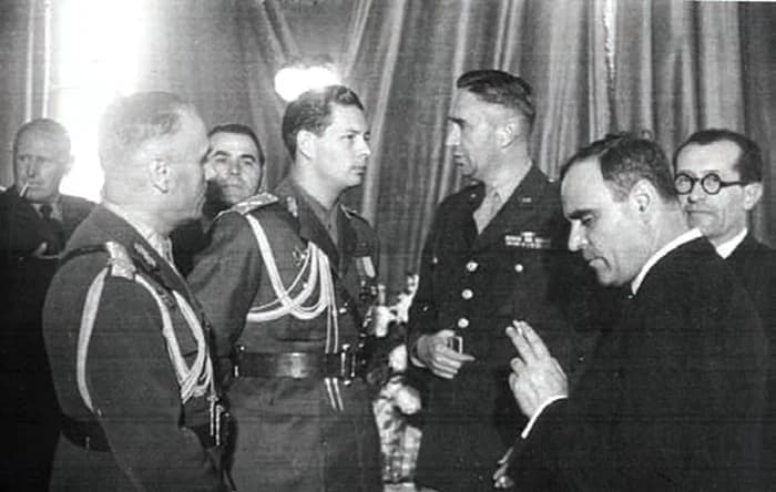 Abdicare Rege Mihai