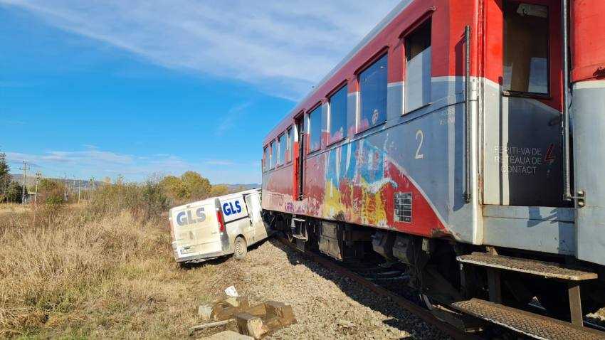 Autoturism Lovit Tren Baiculesti