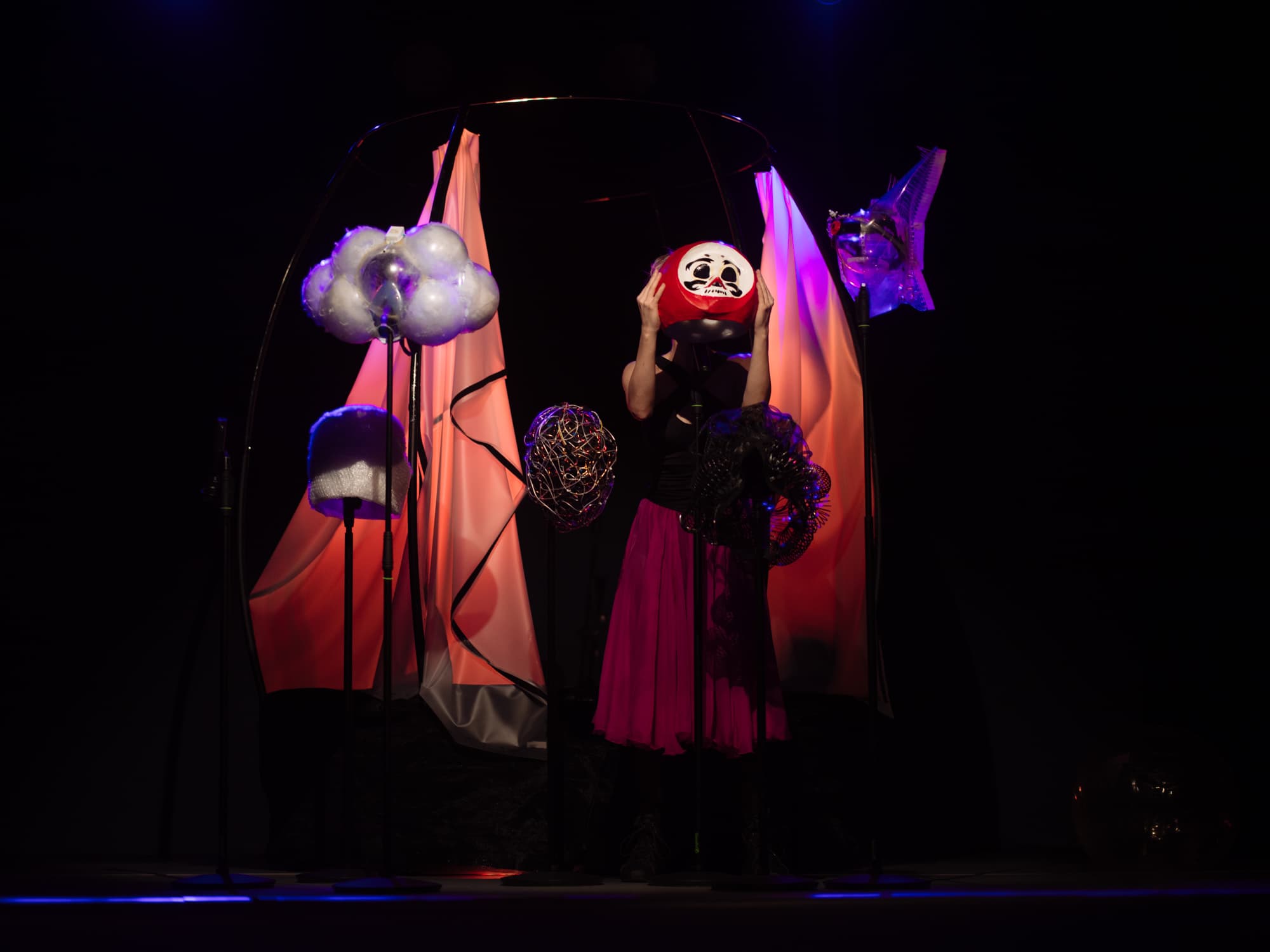 Pe timp de caniculă, teatru energizant - spectacolele Vanner Collective din luna iunie