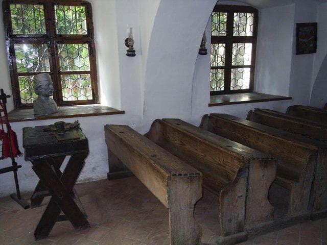 Prima scoala romaneasca din Scheii Brasovului