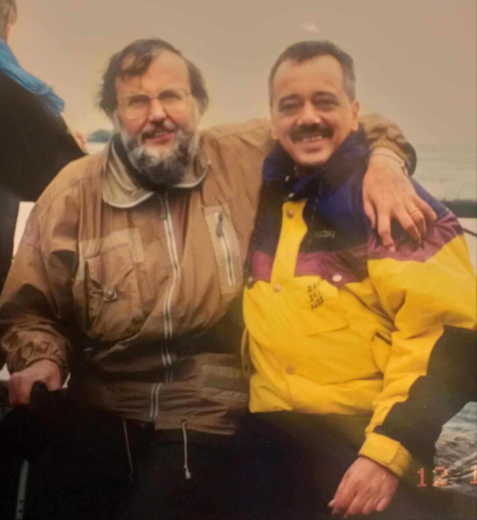 Povestea profesorului care a semnat alături de mai mulți colegi, alocarea domeniului „.ro”, la Viena, în anii 90. Bătut de mineri, a plecat din țară