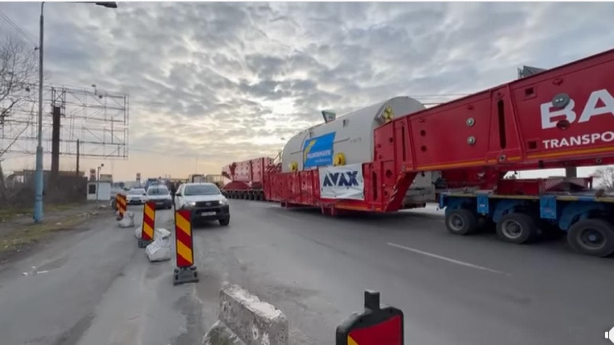 Cel mai mare transport agabaritic din România: 128 de metri lungime și 788 de tone, în drum spre Ter