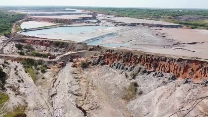 Dezastru ecologic în Zambia: 50 de milioane de litri de acid au contaminat un râu important — Internațional