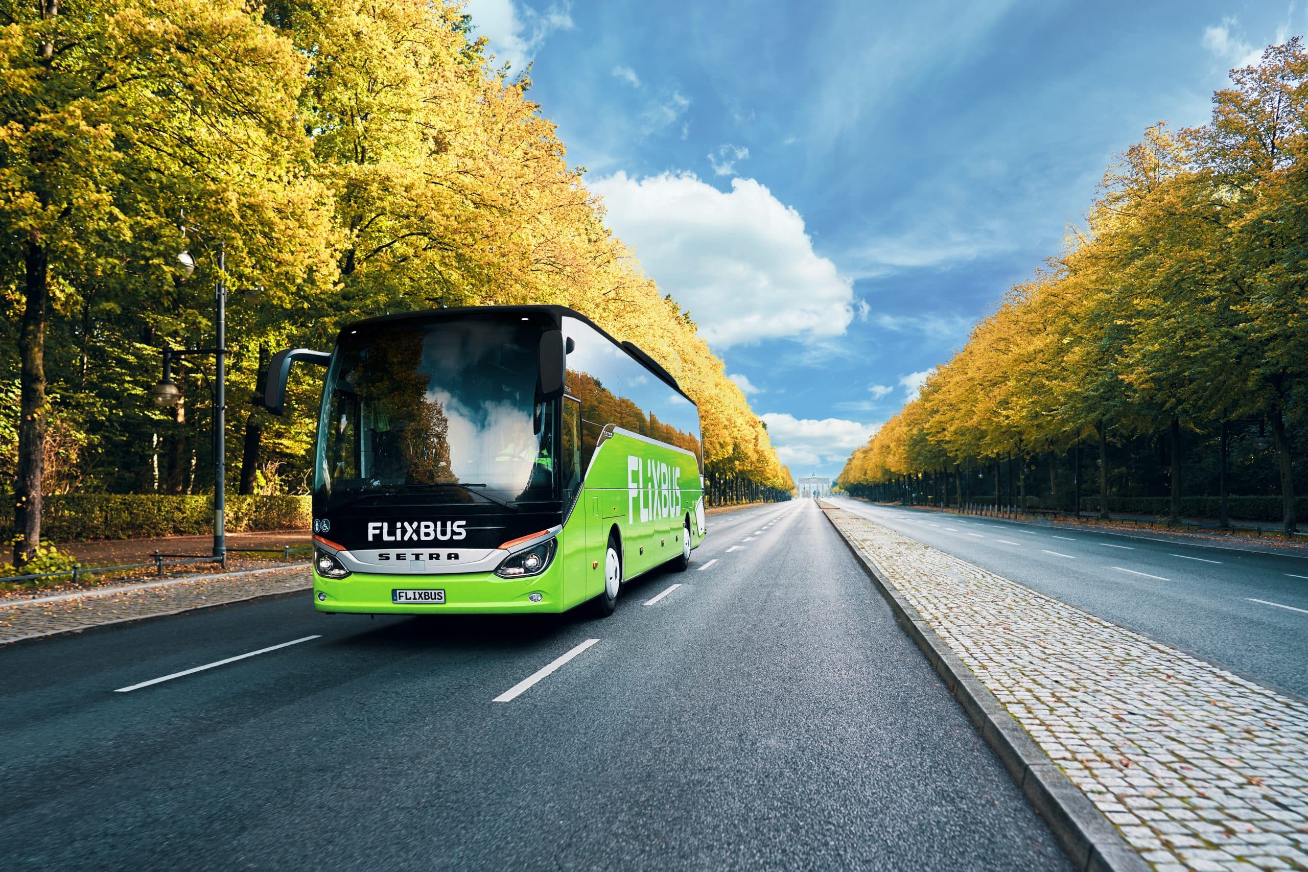 Autobuzele 100 și 442 nu mai opresc la Aeroport