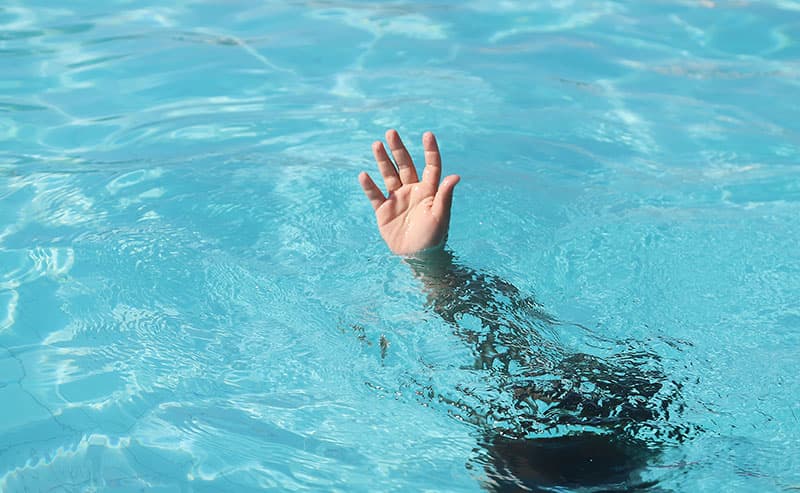 copil piscina olt