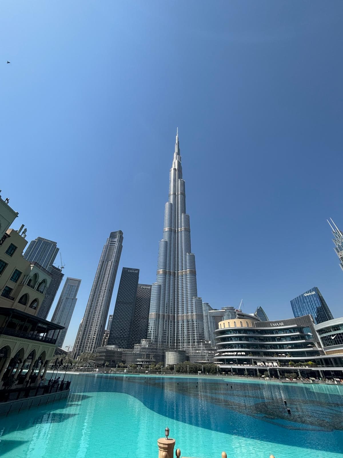 Consulul României în Dubai, Viorel Badea: „Cei 28 de elevi sunt bine. Băieții au oferit mărțișoare fetelor. Situația este gestionată cu calm.”