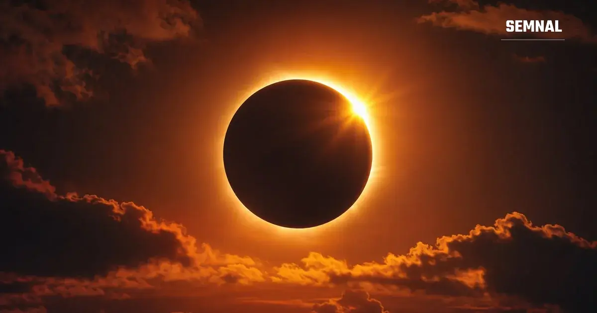 Eclipsă de Soare - inelul de foc al coroanei solare în jurul discului lunar